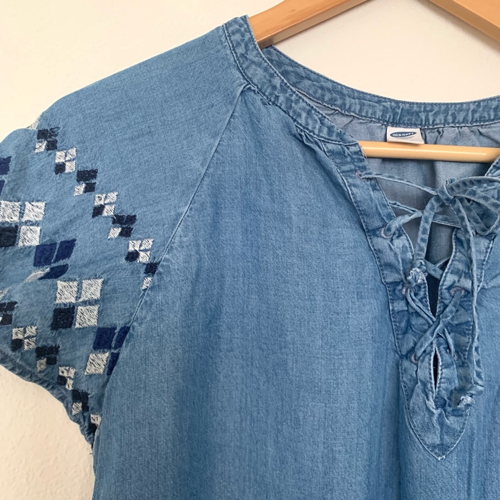 🍒 Women’s Blue Denim Shirt Top with Embroidered Sleeves - Picture 2 of 2